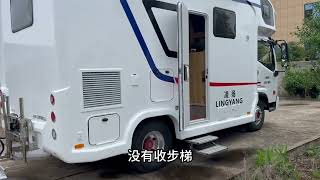 妹子把电动车骑上房车，收拾行李试用电器，准备启程回家