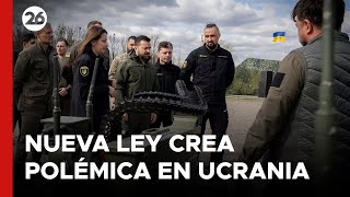 UCRANIA | Zelenski firma una polémica ley para imponer el servicio militar obligatorio