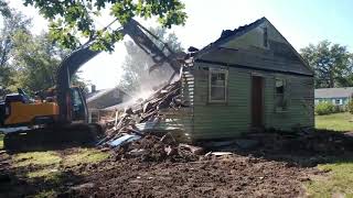 Old Video .. house demo .. volvo 160E