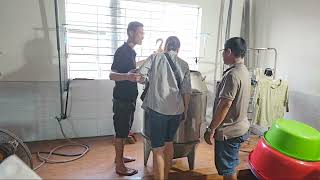 ẨM THỰC THÀNH ĐẠT  dạy học viên cách nướng Vịt quay lu