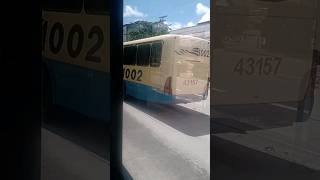 Movimentação incomum Movimento dos ônibus em parada faculdade incríveis