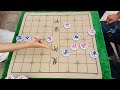 大爷下象棋吹牛，说八妹都不是他的对手，兵行险招最后大爷掀桌不干了！【王斧头爱下棋】