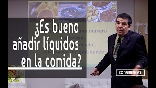 ¿Es bueno añadir líquidos en la comida?