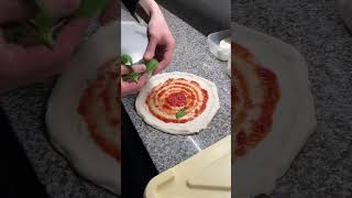 モッチモチの生地が最高の本格ピザ #pizza