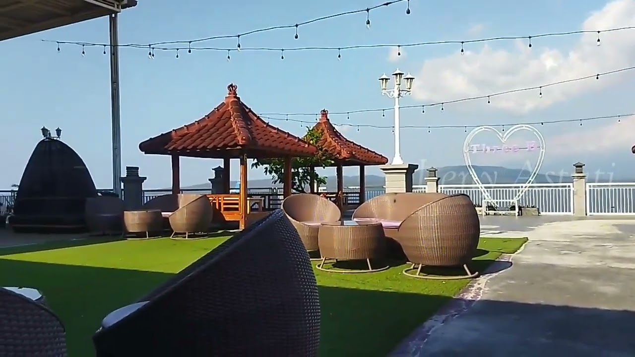 Menikmati Keindahan Selat Bali Dari Atas Bukit || Three B Cafe Dan ...