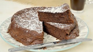 Bizcocho de chocolate sin harina ¡Con solo 3 ingredientes! Suave, húmedo y delicioso