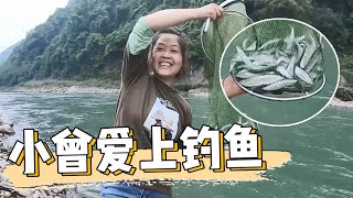 小曾第一次去河邊釣魚，竿竿中魚，一旁大叔都認輸，連夸小曾厲害【侗家老羅】