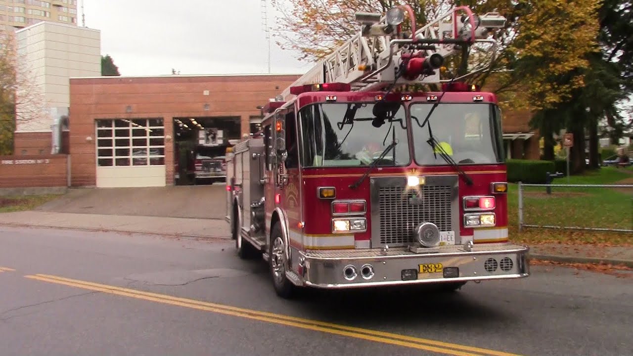 Burnaby Fire Engine 32 Responding - YouTube