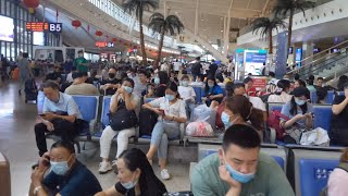 So many people at Wuhan High-speed Railway Station! Came to Wuhan again after more than two years...