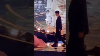 Xiao Zhan [FANCAM] can't walk with small steps 肖战 饭拍 小步就不会走路了