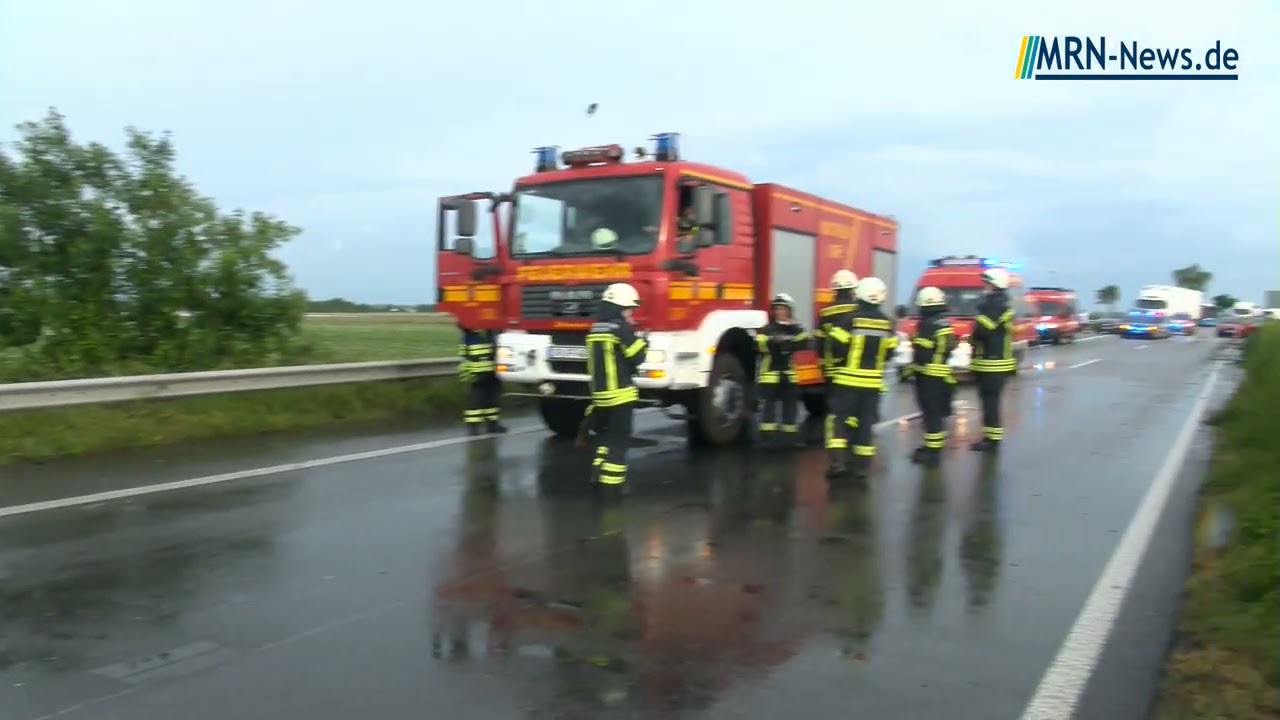 Ludwigshafen / Speyer - B9 Schwerer Unfall - YouTube