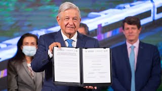 Firma de contrato para adquirir y construir carros del Tren Maya. Conferencia presidente AMLO