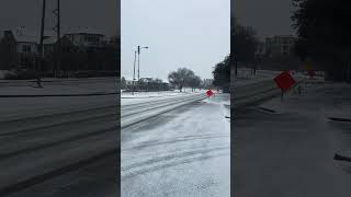 Snowy Plano Road #snowchill#planotx#snowday#chills#trendingshorts2025#winterlove#winterwonderland