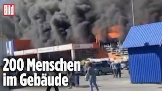 CHARKIW: Russen bombardieren Baumarkt mitten am Tag