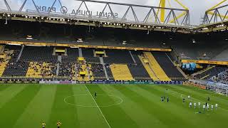 Borussia Dortmund II - TSV 1860 München - Löwenfans begrüßen ihr Team (01.10.2022)