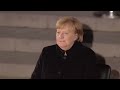 stabsmusikkorps du hast den farbfilm vergessen großer zapfenstreich für angela merkel