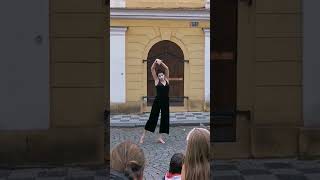 #布拉格: 神奇的形体戏剧 | Physical theater show wows public in #Prague #czech #arts