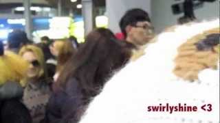 [Fancam] 120207 SNSD arriving @ the airport in Paris