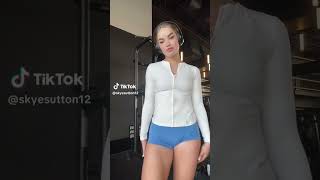 Skye Sutton Showing Off