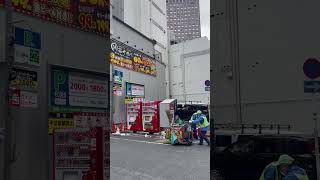 Shinjuku clean up crew 🧹 #fyp #japan #tokyo