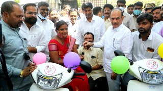 MLC kavitha birthday: ఎమ్మెల్సీ కవిత ‌జన్మదిన వేడుకలు.. కేక్ కట్ చేసిన హోంమంత్రి ‌మహమూద్ అలీ