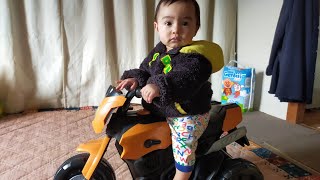10 MONTHS OLD BABY RIDING A MOTORCYCLE.. AMAZING..