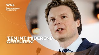 Interview Brekelmans op UvA ruw verstoord door demonstranten: 'Beveiligers kregen tikken'