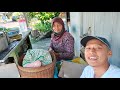 Mbah ini jualan nasi pecel karena adiknya meninggal