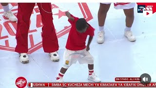 Tazama mtoto alivyofunika simba day kwa kudance balaaa