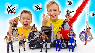 Vlad y Niki hacen deporte juntos con los juguetes de la WWE y se vuelven más fuertes