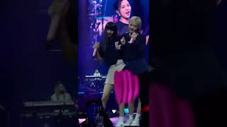 Rosie plays drum on lisa butt #shorts #chaelisa #blackpink