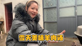 冬天下雪第一顿吃什么，必须是羊肉汤，热气腾腾配上火烧美极了