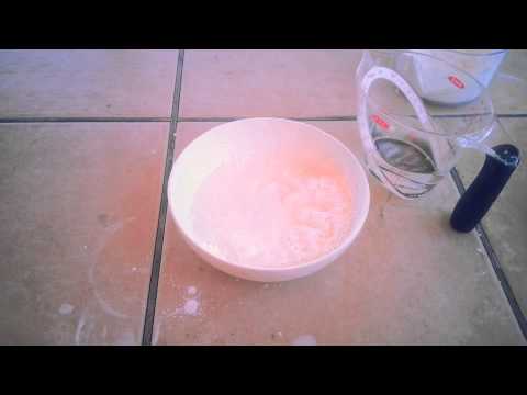 How to make slime with only cornstarch and water How to make slime with only cornstarch and water