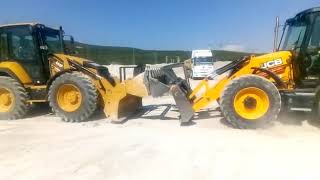 Caterpillar 444F2 ile Jcb 4cx Bekoloderler Kapışıyor Sizce Kim Kazanır