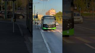 Autobuzul Menarini Citymood 18 #821 tranzitând stația “Bd. Gării” pe Retragere (Brașov)