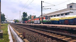 Unique Livery Loco From Santragachi ELS: The tricolour hauling Duronto Express