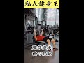 杠铃卧推，锻炼胸大肌，健身必备动作，每组做812次，做4组，想练出好看的胸肌，赶紧关注我！ 健身