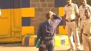 WATCH Video! Sanjay Dutt released from Yerwada Jail | SpotboyE Exclusive