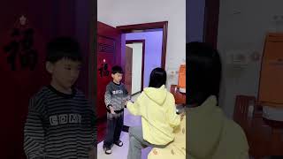 来吧 互相伤害的两冤种姐弟？？ #搞笑 #funny #shorts