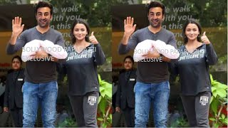 Alia Bhatt With Baby Girl DISCHARGED From Hospital with Ranbir Kapoor, Kareena Kapoor, Neetu Kapoor