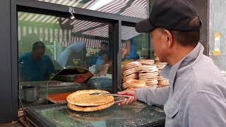 中國新疆省烏魯木齊 傳統美食 - 阿布拉的饢 | Uyghur bread nang in Urumqi Xinjiang China