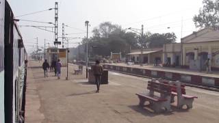 12554 Vaishali Super Fast Express arriving at BASTI, Uttar Pradesh!