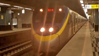 2018/12/02 17:34 臺鐵 3219次【經由屏東線開往潮州】EMU800型微笑號區間車 鳳山1B離站【尾端的破損缺口已經修補好了😂😂】