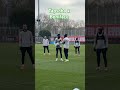 edmond tapsoba x victor boniface à l entraînement avec leverkusen