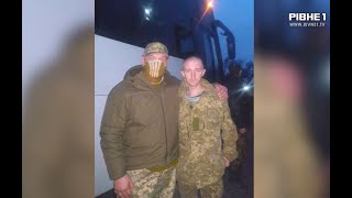 9 місяців полону і болю для мами: на Рівненщину повертається морпіх зі Зміїного Максим Кручок