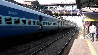 12161 Mumbai LTT Agra Cantt Lashkar express rushed through Dombivli