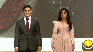 Akash & Isha Ambani inaugurating Reliance Jio event