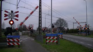 Spoorwegovergang Nijkerk // Dutch railroad crossing