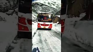 हिमाचल की प्राइवेट बस किन्नौर में बर्फीले रास्तों में HRTC V/S Private #viralshort #hrtc #snowfall