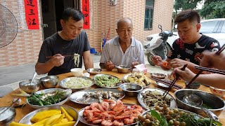 【老林赶野】今天父亲节，老林下厨做了一桌团圆饭，全家人都乐了